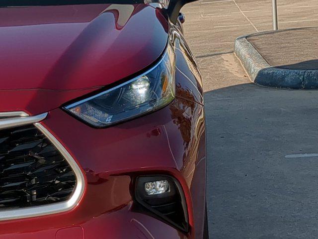 used 2022 Toyota Highlander car, priced at $30,300