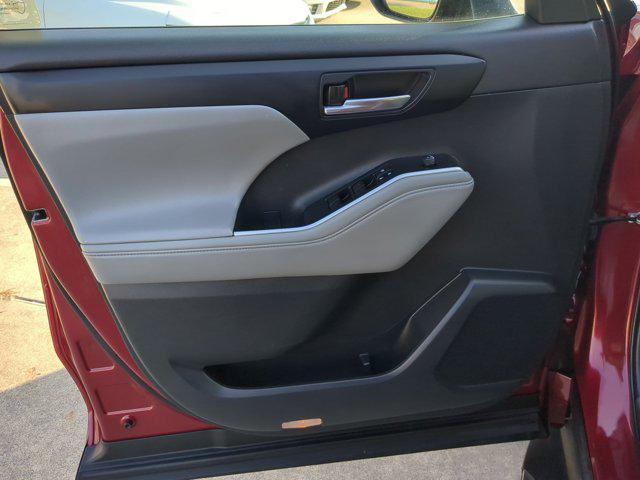 used 2022 Toyota Highlander car, priced at $30,300