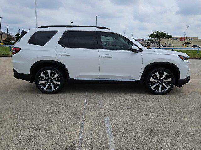 new 2025 Honda Pilot car, priced at $45,305