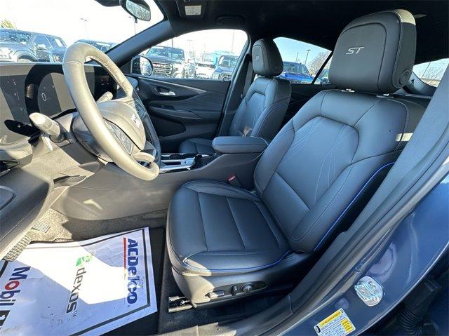 new 2025 Buick Envista car, priced at $26,585