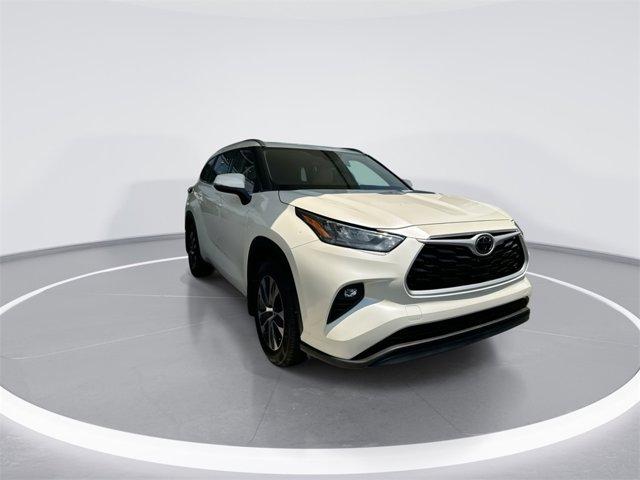 used 2020 Toyota Highlander car, priced at $32,856