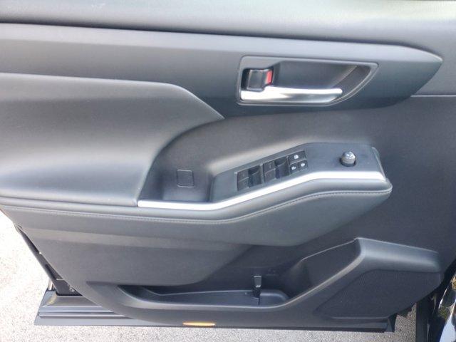 used 2022 Toyota Highlander car, priced at $31,197