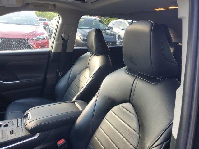used 2022 Toyota Highlander car, priced at $31,197