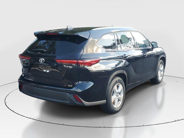 used 2022 Toyota Highlander car, priced at $31,197