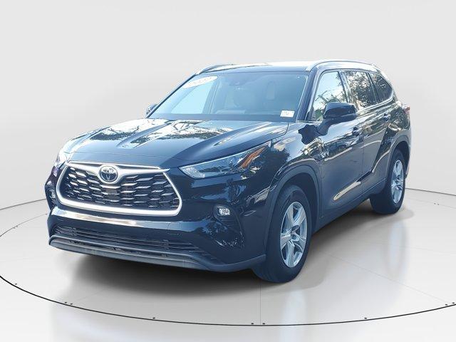 used 2022 Toyota Highlander car, priced at $31,197