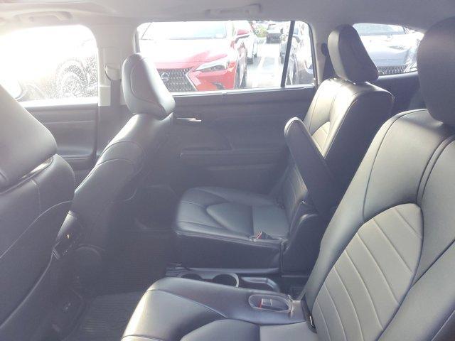 used 2022 Toyota Highlander car, priced at $31,197