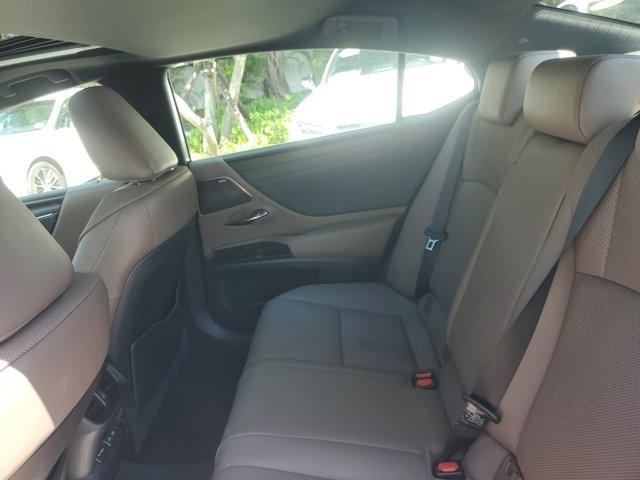 used 2022 Lexus ES 300h car, priced at $33,874