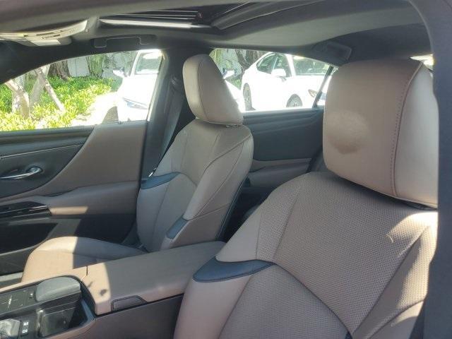 used 2022 Lexus ES 300h car, priced at $33,874