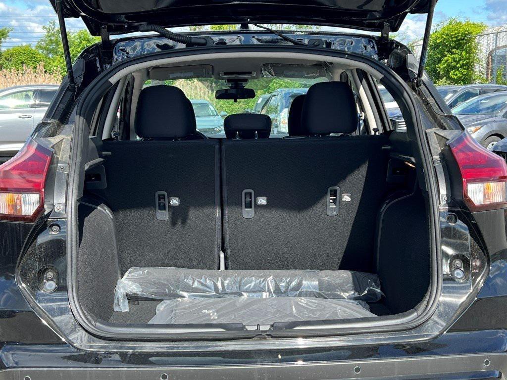 new 2025 Nissan Kicks car, priced at $21,429