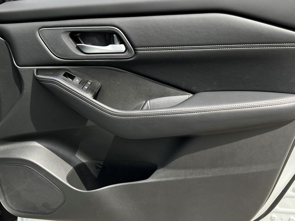 new 2025 Nissan Rogue car, priced at $29,985