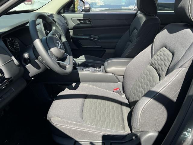 new 2025 Nissan Pathfinder car, priced at $36,979