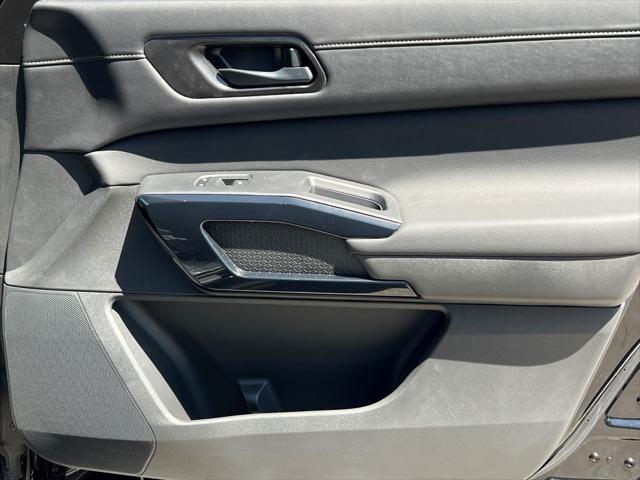 new 2025 Nissan Pathfinder car, priced at $36,979