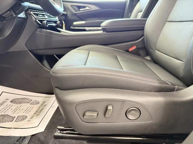 new 2025 Chevrolet Traverse car, priced at $44,720
