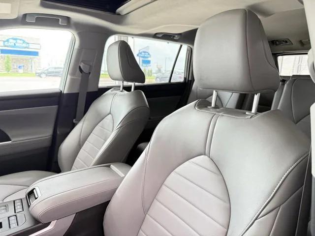 used 2022 Toyota Highlander car, priced at $41,995