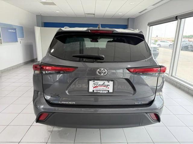 used 2022 Toyota Highlander car, priced at $41,995