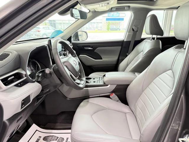 used 2022 Toyota Highlander car, priced at $41,995