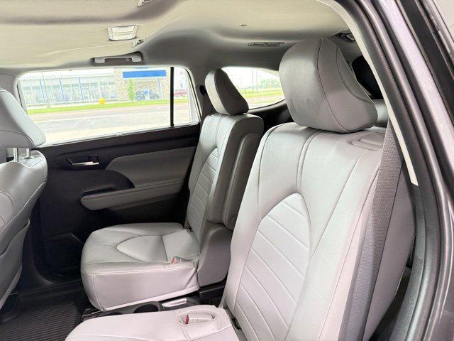 used 2022 Toyota Highlander car, priced at $41,995