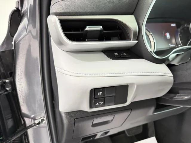 used 2022 Toyota Highlander car, priced at $41,995
