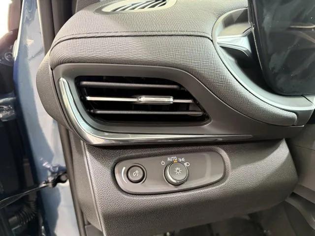new 2025 Buick Envista car, priced at $25,625