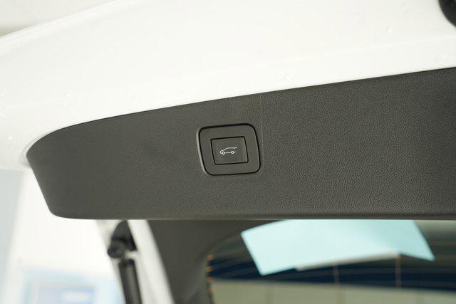 new 2025 Buick Envista car, priced at $26,525