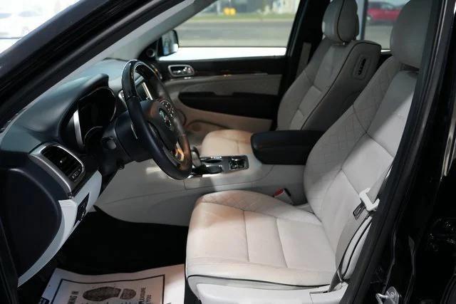used 2017 Jeep Grand Cherokee car, priced at $19,495