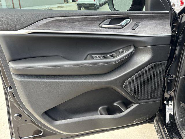 new 2025 Jeep Grand Cherokee L car, priced at $40,427