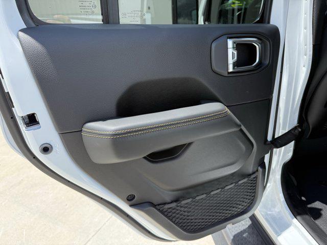 new 2025 Jeep Gladiator car, priced at $39,675