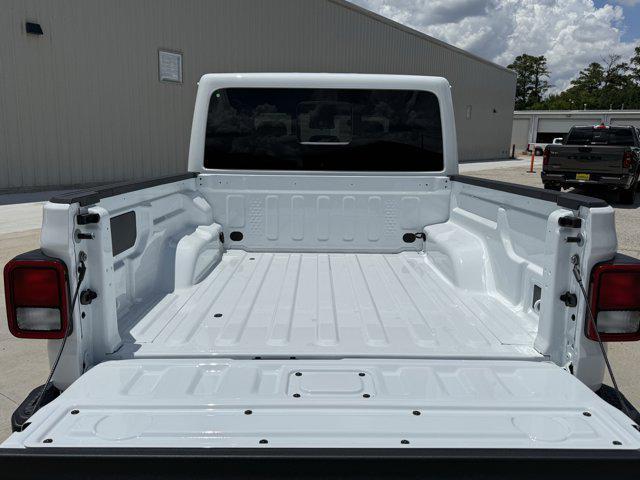 new 2025 Jeep Gladiator car, priced at $39,675