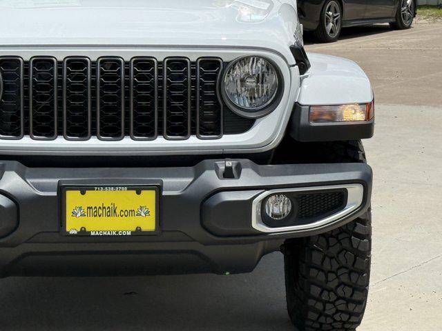 new 2025 Jeep Gladiator car, priced at $39,675