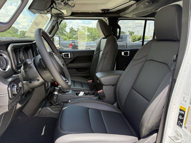 new 2025 Jeep Gladiator car, priced at $39,675