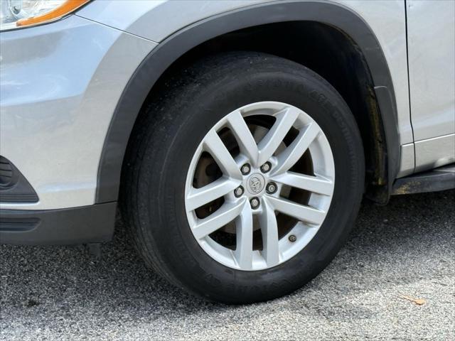 used 2014 Toyota Highlander car, priced at $11,000