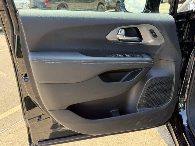 new 2026 Chrysler Pacifica car, priced at $39,321
