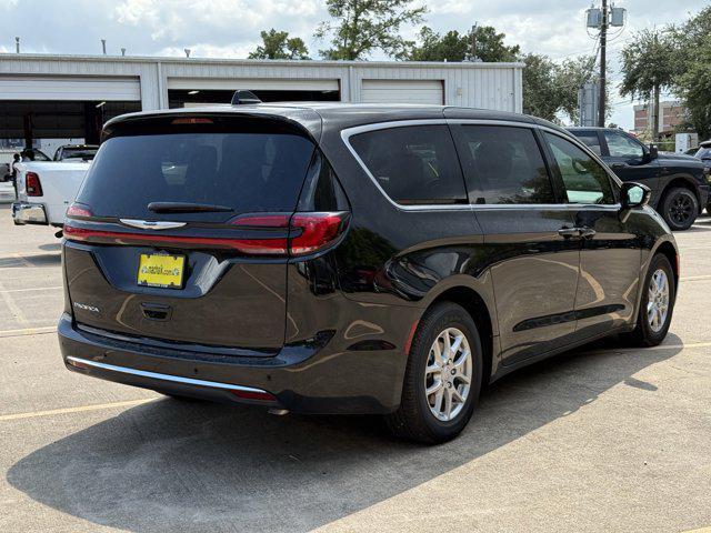 new 2026 Chrysler Pacifica car, priced at $39,321