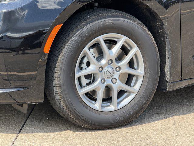 new 2026 Chrysler Pacifica car, priced at $39,321