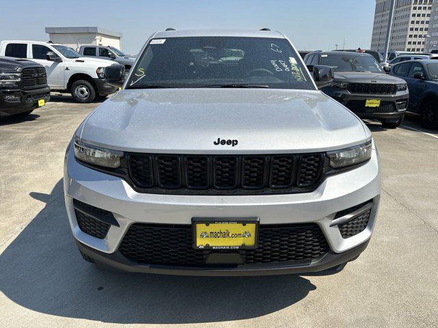 new 2024 Jeep Grand Cherokee car, priced at $37,354