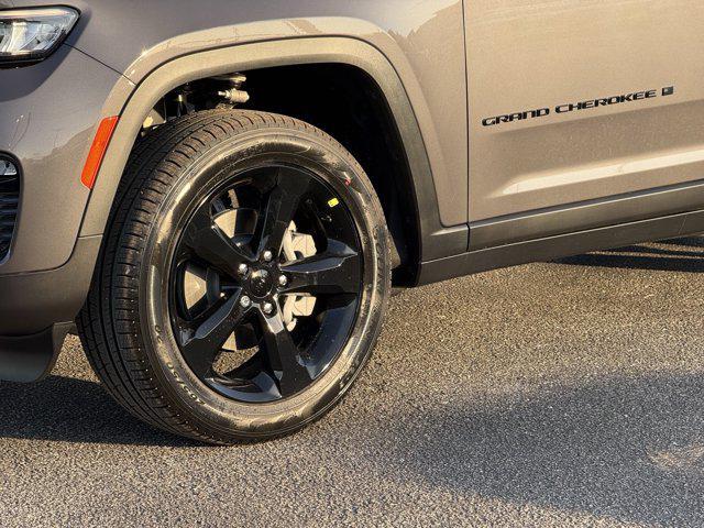 new 2025 Jeep Grand Cherokee car, priced at $37,634