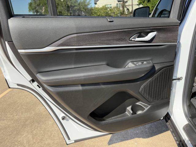 new 2025 Jeep Grand Cherokee L car, priced at $48,189