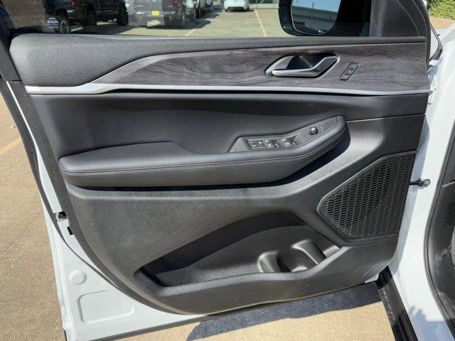 new 2025 Jeep Grand Cherokee L car, priced at $48,189