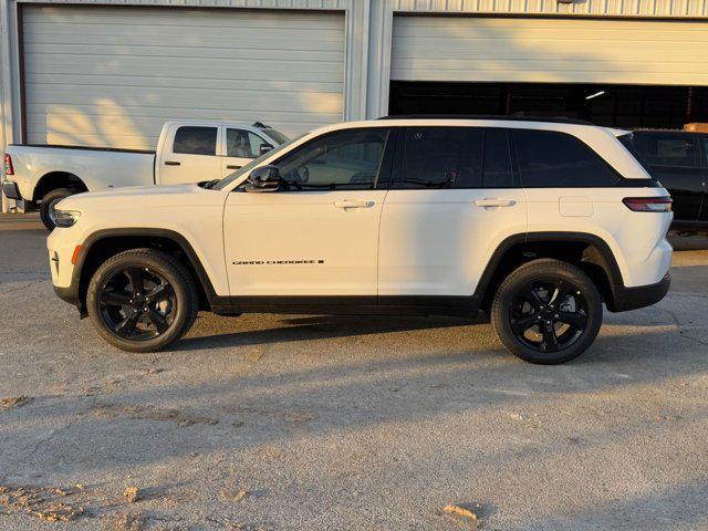 new 2025 Jeep Grand Cherokee car, priced at $37,808