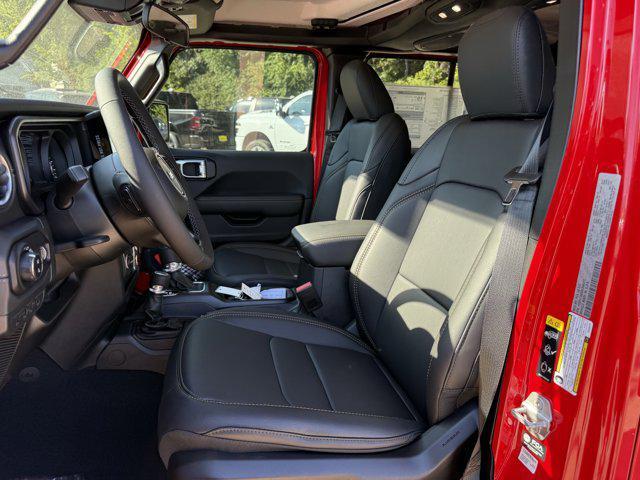 new 2025 Jeep Gladiator car, priced at $41,846