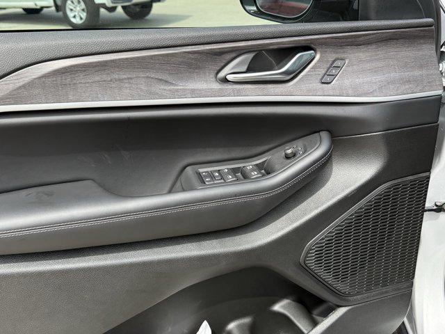 new 2025 Jeep Grand Cherokee car, priced at $44,111