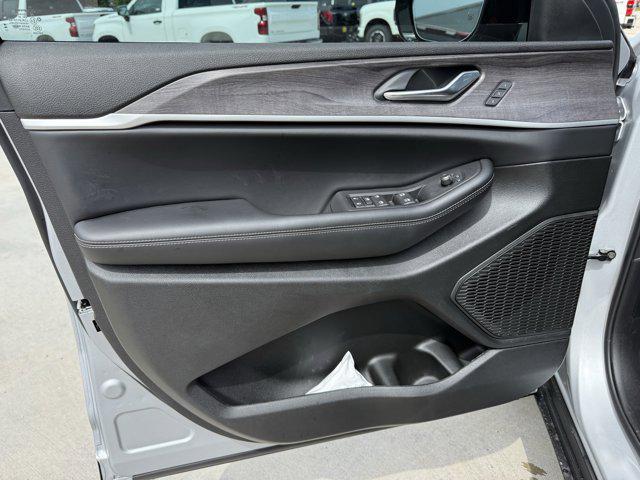 new 2025 Jeep Grand Cherokee car, priced at $44,111