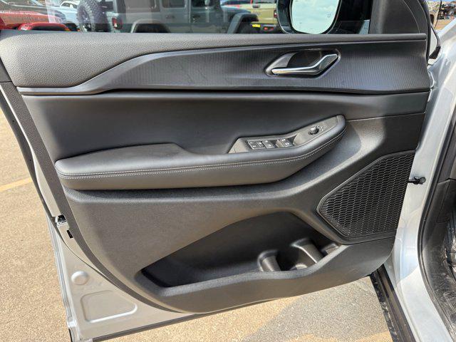 new 2025 Jeep Grand Cherokee L car, priced at $40,255