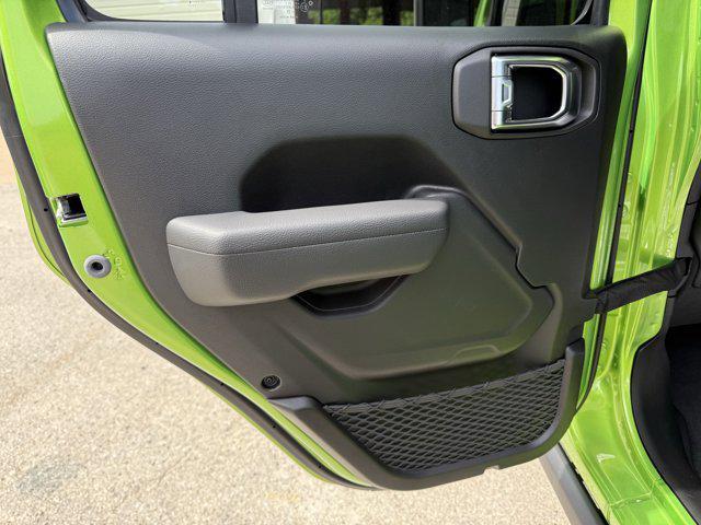 new 2025 Jeep Gladiator car, priced at $42,877