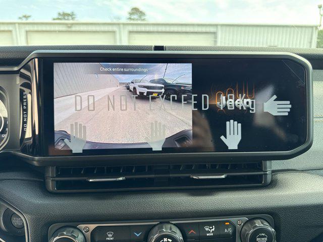 new 2025 Jeep Gladiator car, priced at $35,419