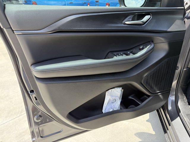 new 2025 Jeep Grand Cherokee car, priced at $33,175