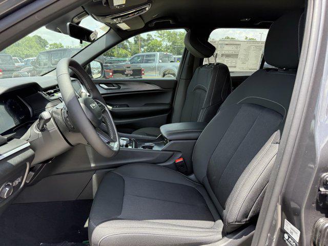 new 2025 Jeep Grand Cherokee car, priced at $33,175