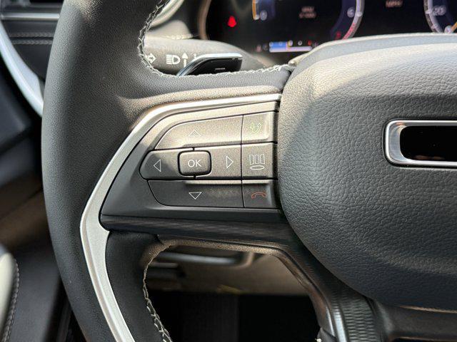 new 2025 Jeep Grand Cherokee car, priced at $33,175