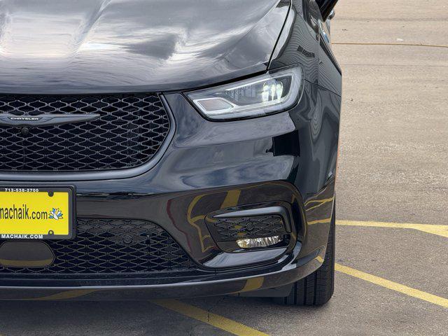 new 2025 Chrysler Pacifica Hybrid car, priced at $46,482