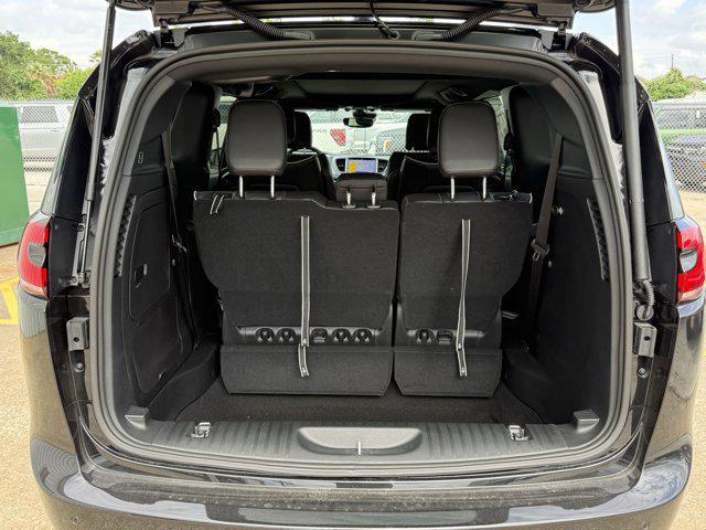 new 2025 Chrysler Pacifica Hybrid car, priced at $46,482